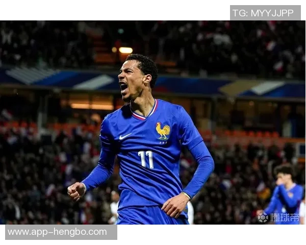 埃基蒂克身披法国队9号球衣有望首发出战引发热议 埃基蒂克身披法国队9号球衣有望首发出战引发热议