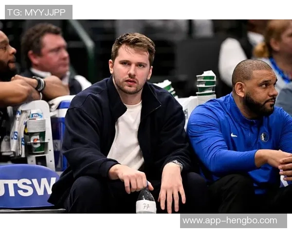 老詹缺席训练卢卡强调场下默契的重要性与细节讨论 老詹缺席训练卢卡强调场下默契的重要性与细节讨论