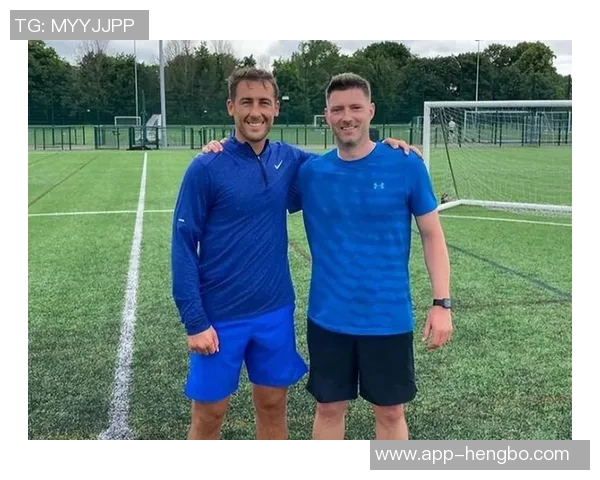 曼联小将谢伊莱西受邀英格兰队训练课展现潜力与成长